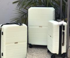 Quality European travelling bags and Suit cases - Image 3